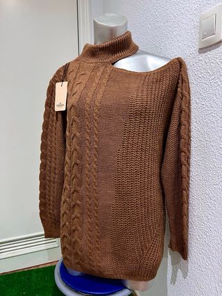 Jersey marrón cuello alto con abertura
