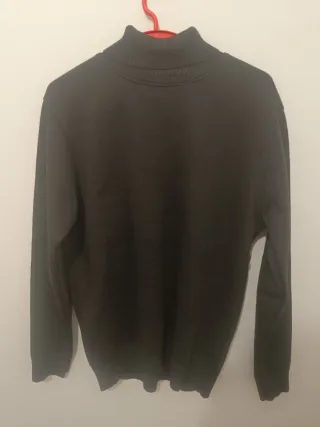 Jersey cuello alto blanco y negro
