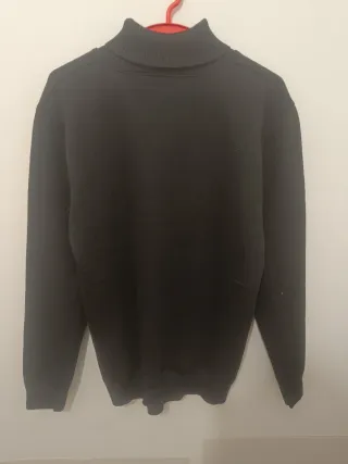 Jersey cuello alto blanco y negro