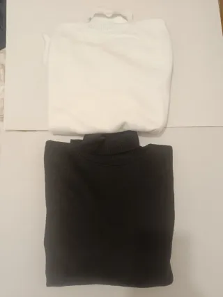 Jersey cuello alto blanco y negro