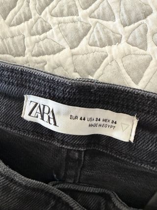 Pantalón vaquero hombre gris desgastado