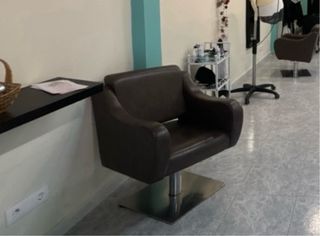 Sillón de peluquería marrón