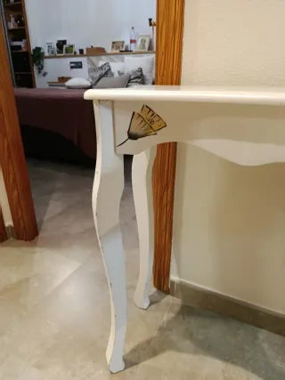 Mueble recibidor blanco y beige