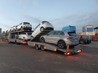 Se vende remolque portacoche marca TIJHOF