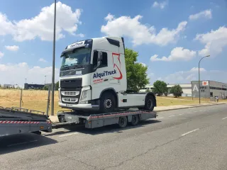 Se vende remolque portacoche marca TIJHOF