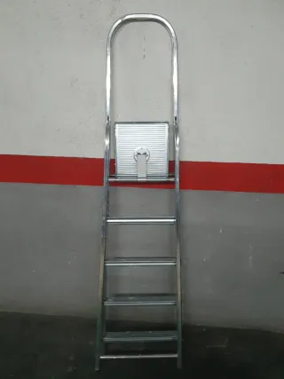 Escalera de aluminio plegable