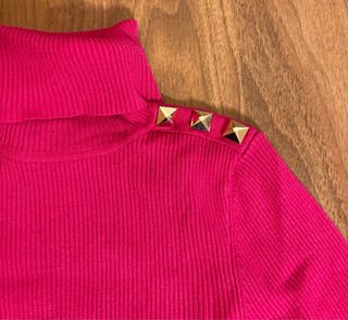 Jersey cuello alto fucsia tachuelas Talla XS