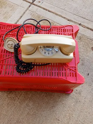 Telefono a disco vintage beige