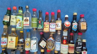 Alcolici e liquori mignon vintage