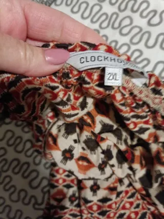 Blusa estampada beige y roja