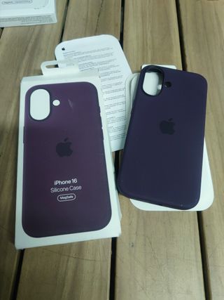 Funda de silicona con MagSafe para el iPhone 16 - Ciruela