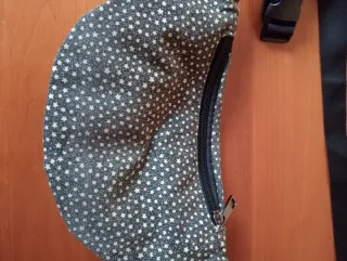 Riñonera con estampado de estrellas