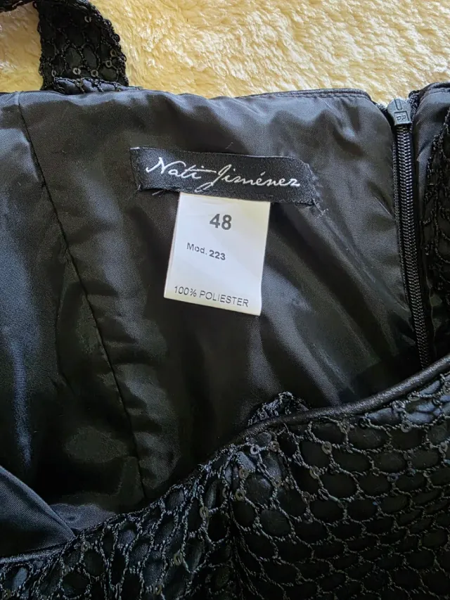 Vestido de fiesta floral negro y rosa