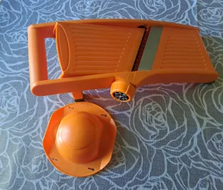 Taglia verdure arancione