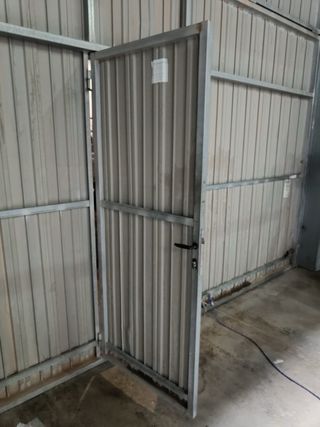 Portón de nave industrial