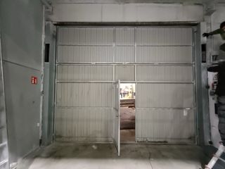 Portón de nave industrial