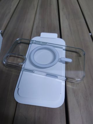 Funda transparente con MagSafe para el iPhone 16
