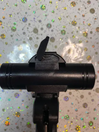 Luz LED delantera para patinete o bicicleta