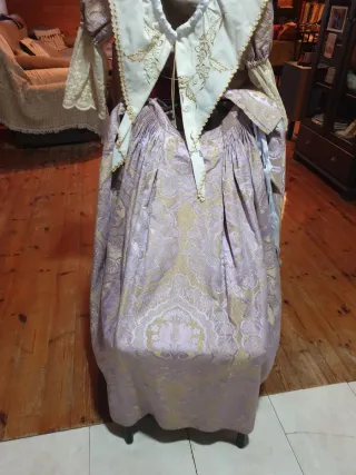 Traje de Fallera Morado y Dorado