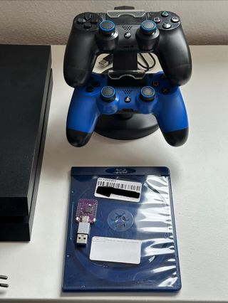 PS4 500GB + 2 Mandos (Ver 9.00) + base de carga