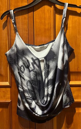 Top fiesta estampado blanco y negro