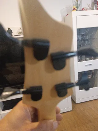 Bajo Eléctrico Negro