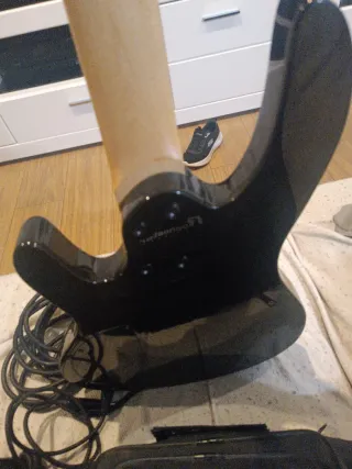 Bajo Eléctrico Negro