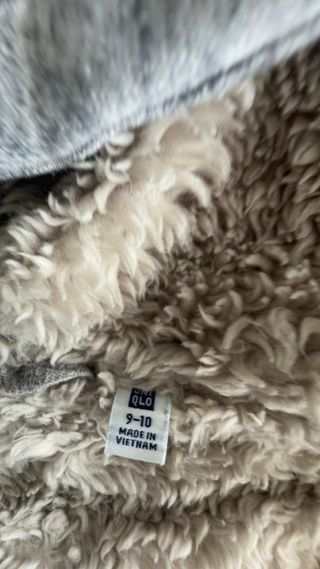 Sudadera Uniqlo gris con forro polar