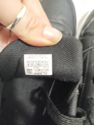 Zapatillas Reebok Negras y Doradas