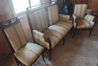 Mueble tocador antiguo con espejo