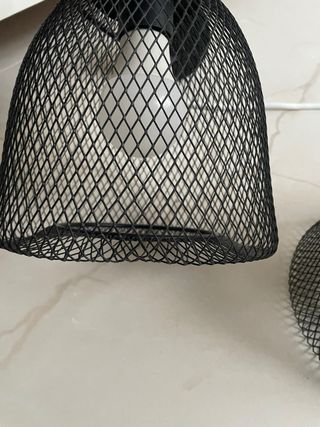 Lampada a sospensione nera con legno