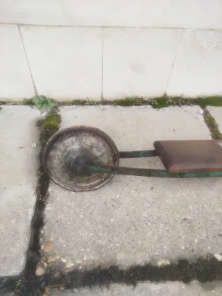 Patinete antiguo de madera