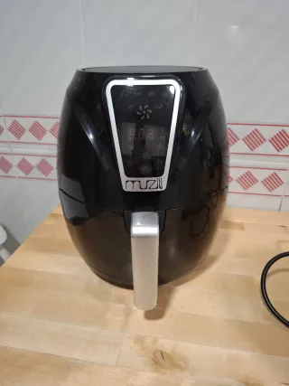 Freidora de aire Muzili negra