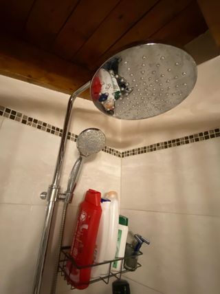 Colonna doccia in acciaio con soffione rotondo