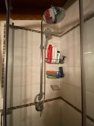 Colonna doccia in acciaio con soffione rotondo