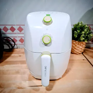 Freidora de aire Cecotec blanca