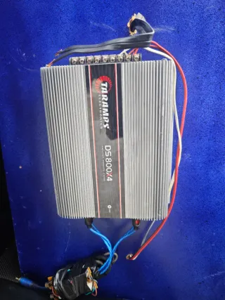 Cajas de sonido vacías o con accesorios