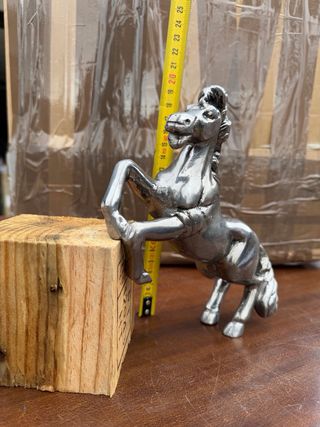 Caballo de bronce macizo