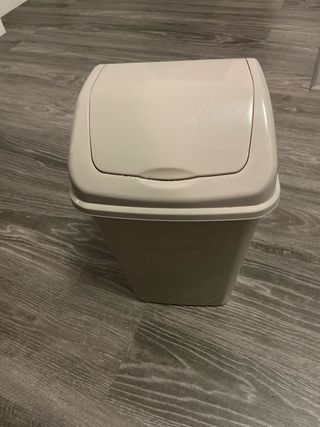 2 Cubos de basura pequeños de plástico