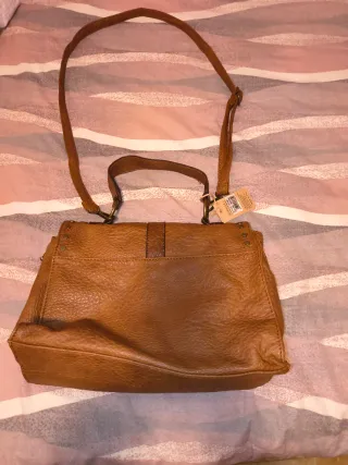 Bolso bandolera piel marrón tachuelas