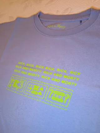 Pull & Bear Camiseta Morada Rick y Morty