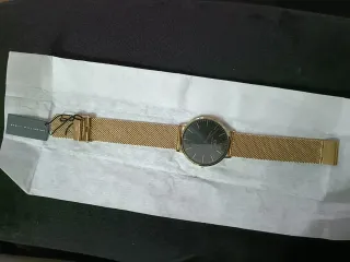 Reloj Daniel Wellington Negro/Dorado Grande