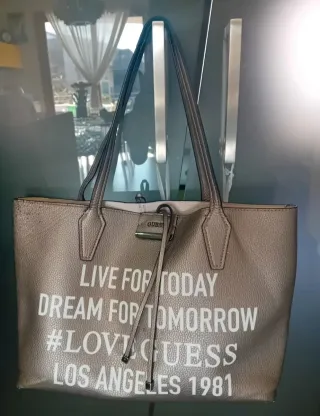 Borsa Guess effetto metallizzato