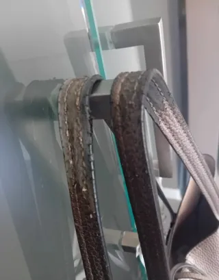 Borsa Guess effetto metallizzato