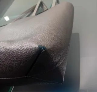 Borsa Guess effetto metallizzato