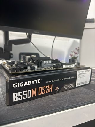Placa Base Gigabyte B550M DS3H