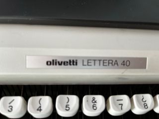Máquina de escribir Olivetti Lettera 40