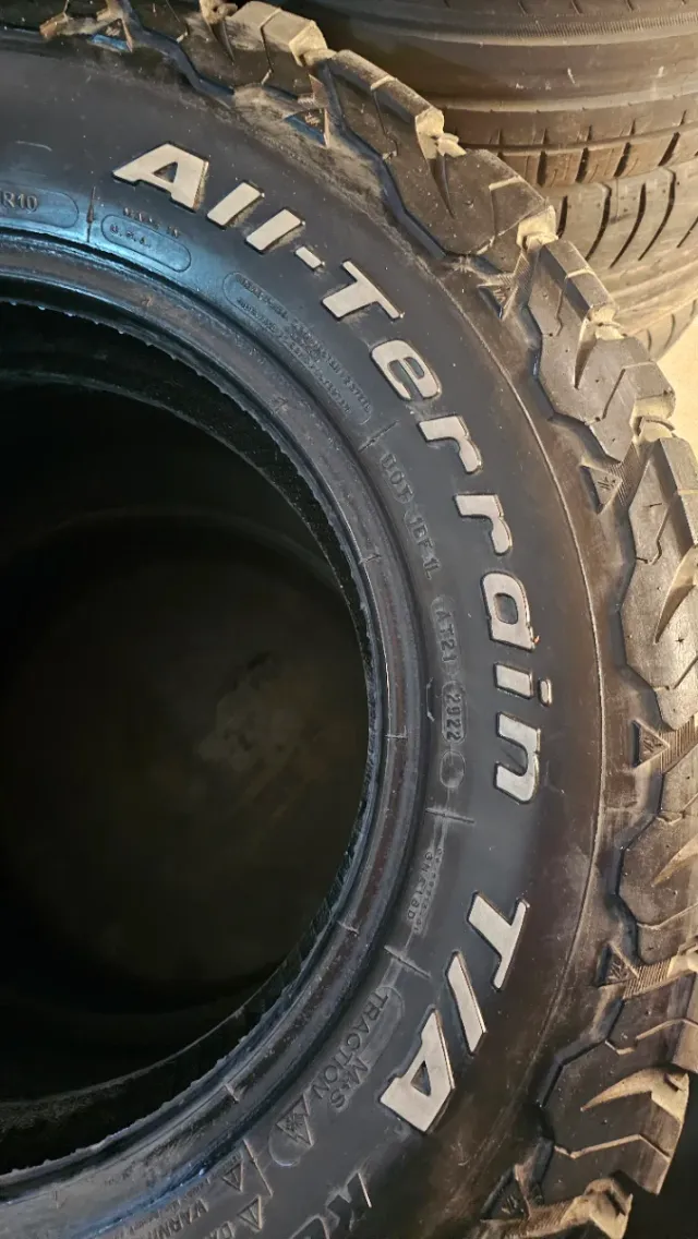 Neumáticos 225 75 16 BF Goodrich