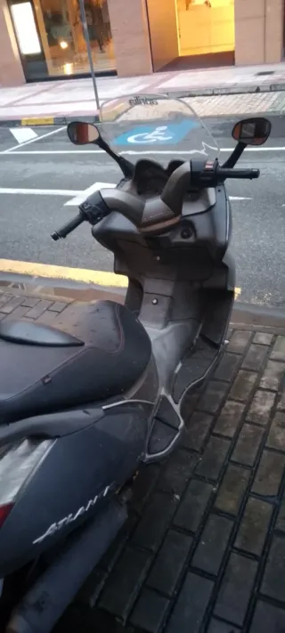 Aprilia Atlantic Maxi Scooter Gris