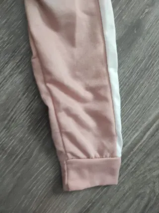 Sudadera corta rosa con rayas blancas